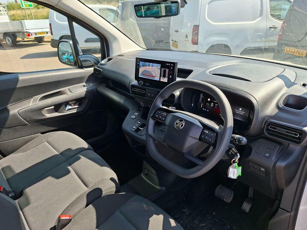 Vauxhall Combo-e Life 52Kwh Pro Swb 7.4Kw Charger White #3