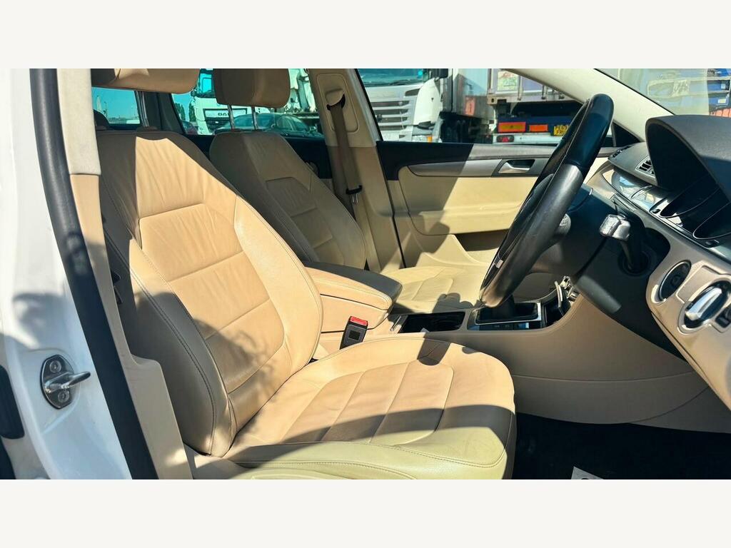 Volkswagen Passat Blue #40