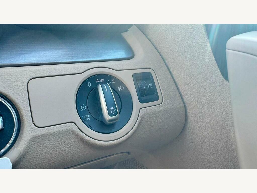 Volkswagen Passat Blue #43