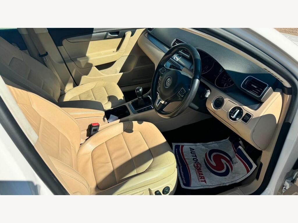 Volkswagen Passat Blue #38