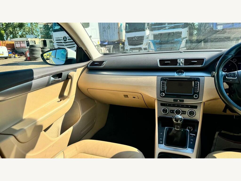 Volkswagen Passat Blue #35