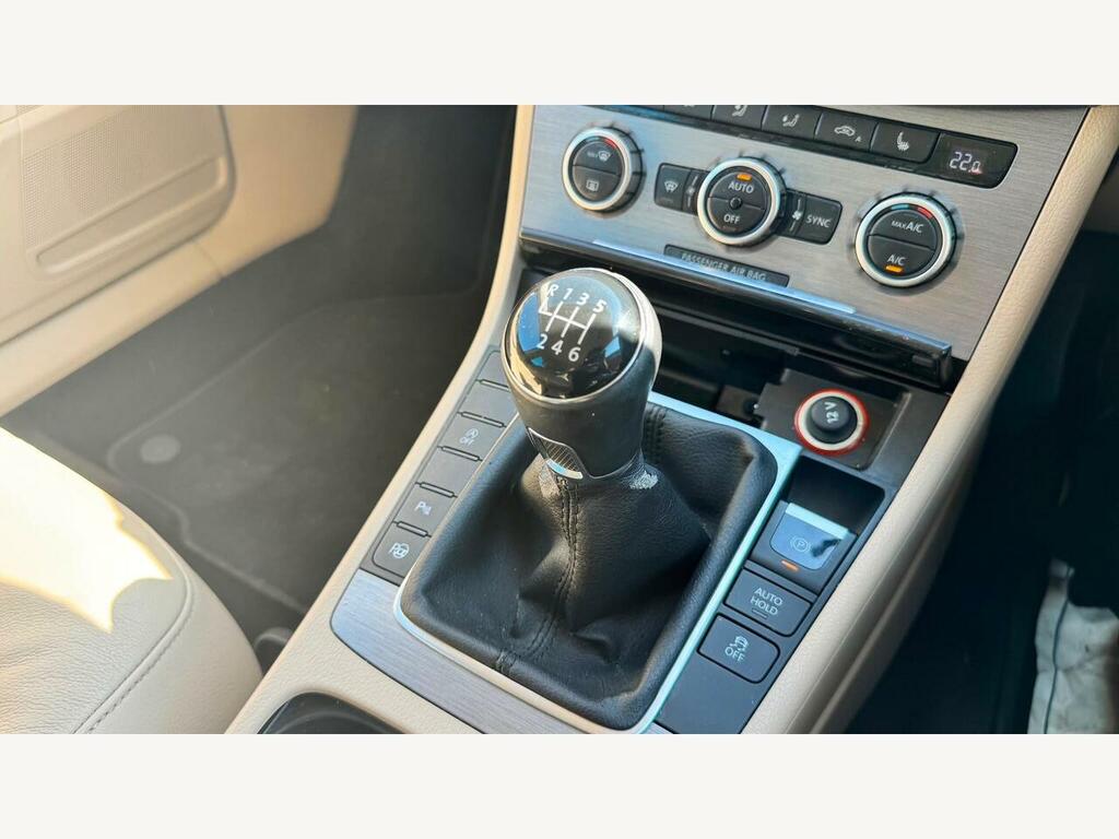Volkswagen Passat Blue #37