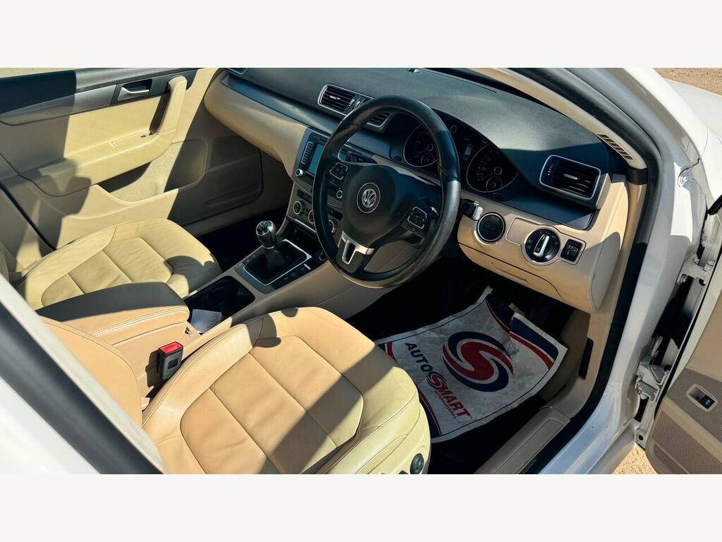 Volkswagen Passat Blue #33