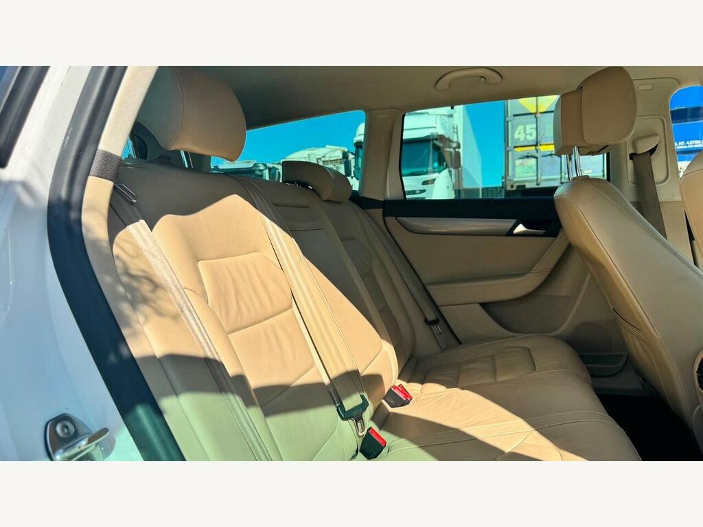 Volkswagen Passat Blue #41