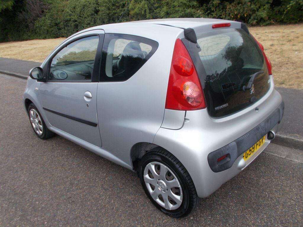 Peugeot 107 1.0 12V Urban Euro 4 Silver #4