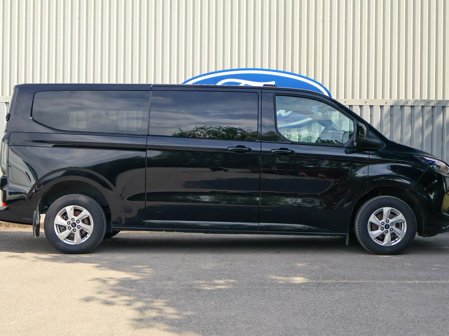 Ford Transit Custom 2.5 Phev 232Ps H1 Kombi Limited 9 Seater WR75YZZ Black #5