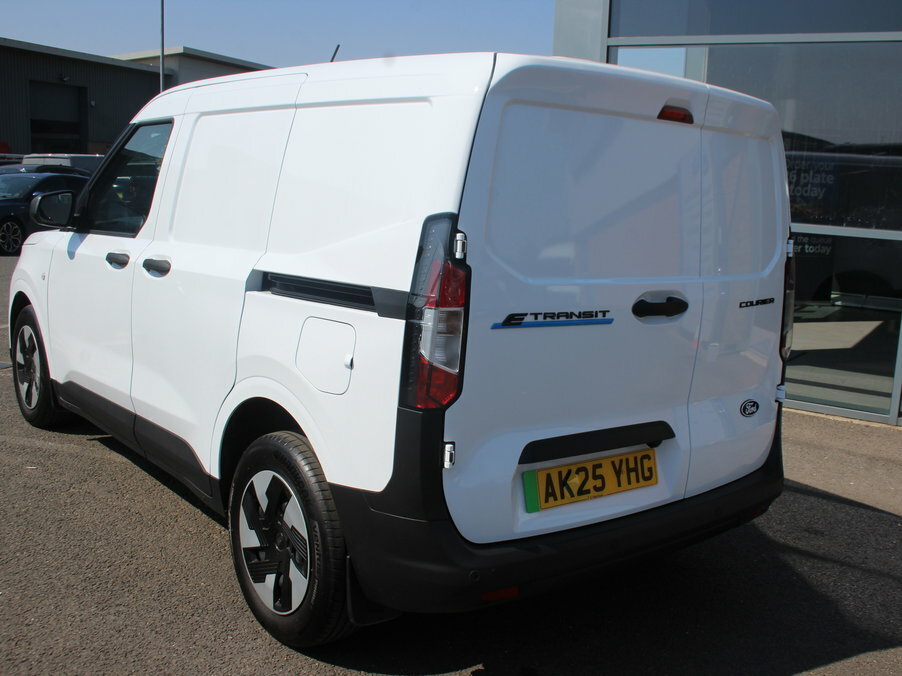 Ford Transit Courier 1.0 Ecoboost Trend Van 6 Speed AK25YHG White #4
