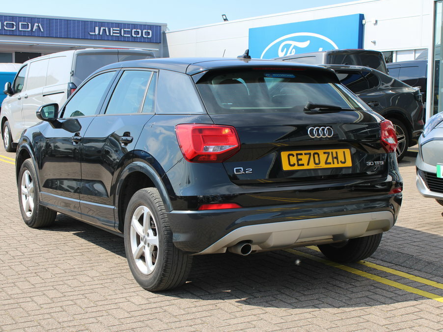Audi Q2 30 Tfsi Technik Black #2