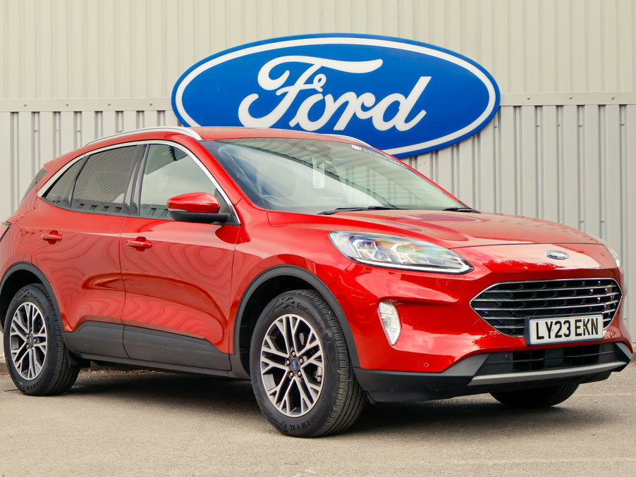Ford Kuga 1.5 Ecoboost 150 Titanium Edition Red