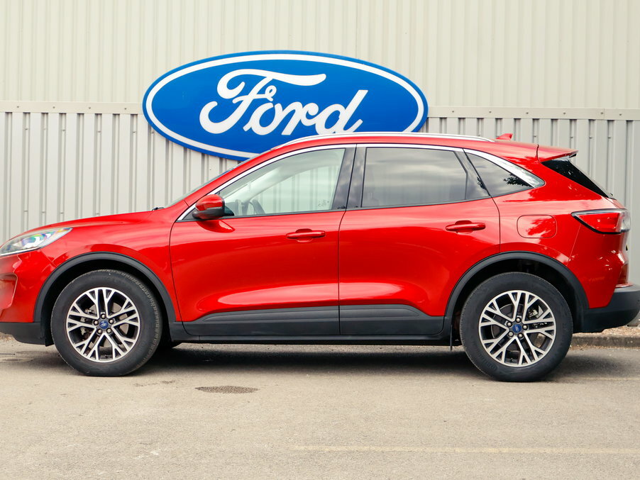 Ford Kuga 1.5 Ecoboost 150 Titanium Edition Red #3