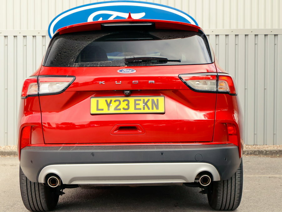 Ford Kuga 1.5 Ecoboost 150 Titanium Edition Red #4