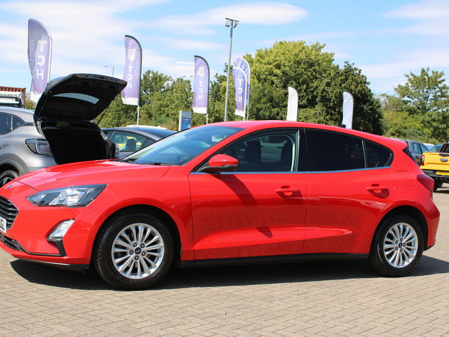 Ford Focus 1.0 Ecoboost Hybrid Mhev 125 Titanium Edition AF71UGL Red #3
