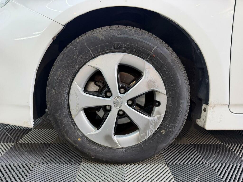 Toyota Prius 1.8 Vvti Business Edition Cvt 2018 Silver #24