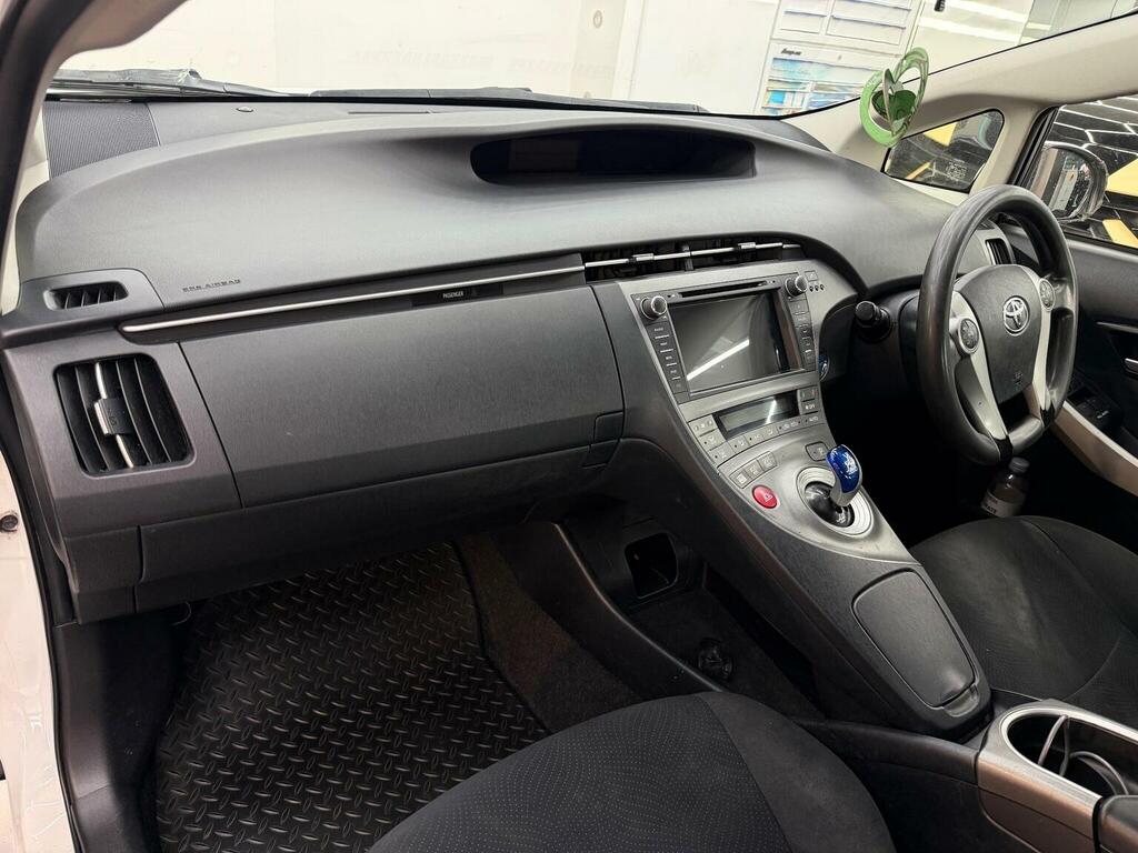 Toyota Prius 1.8 Vvti Business Edition Cvt 2018 Silver #15