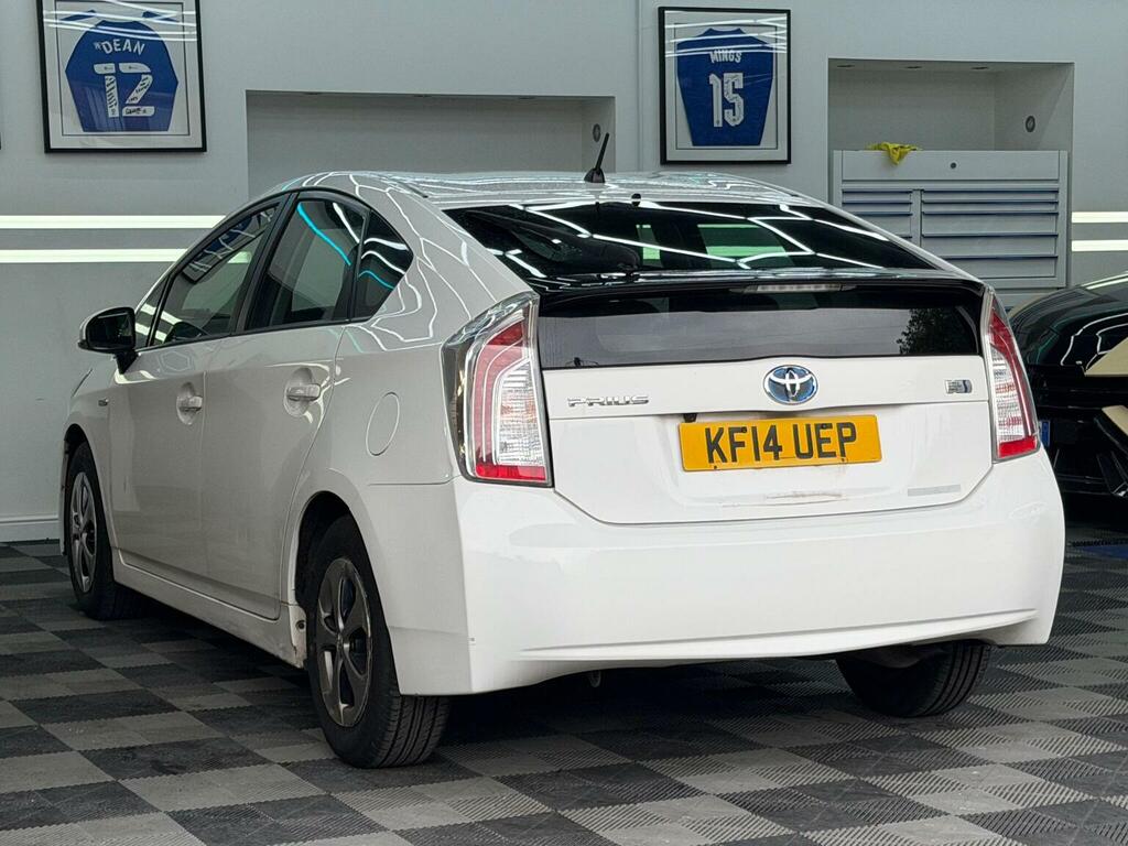 Toyota Prius 1.5 Cvt White #4