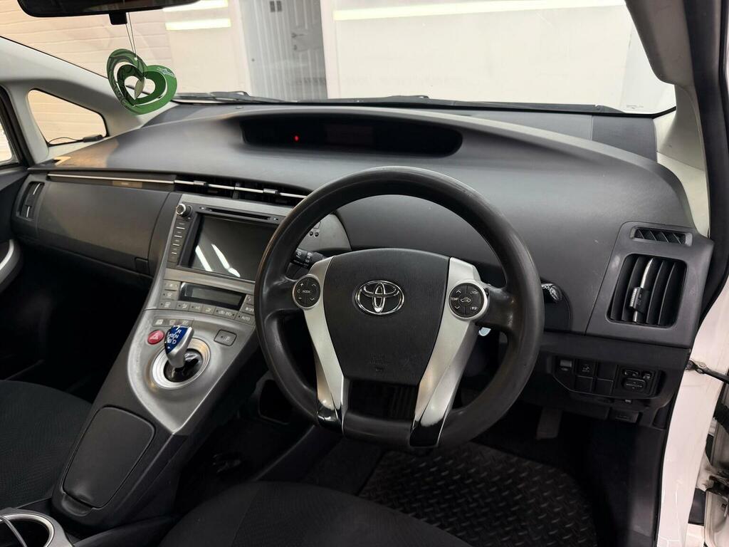 Toyota Prius 1.8 Vvti Business Edition Cvt 2018 Silver #33