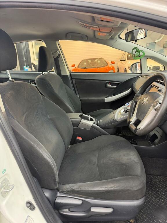 Toyota Prius 1.8 Vvti Business Edition Cvt 2018 Silver #17