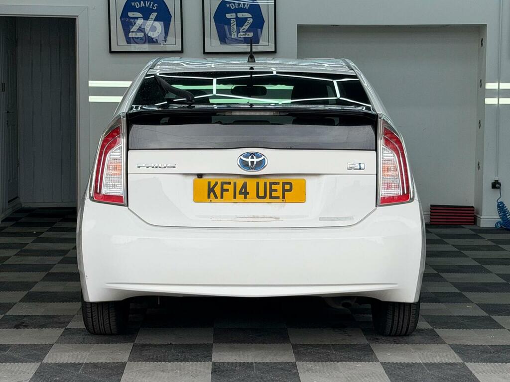 Toyota Prius 1.8 Vvti Business Edition Cvt 2018 Silver #8
