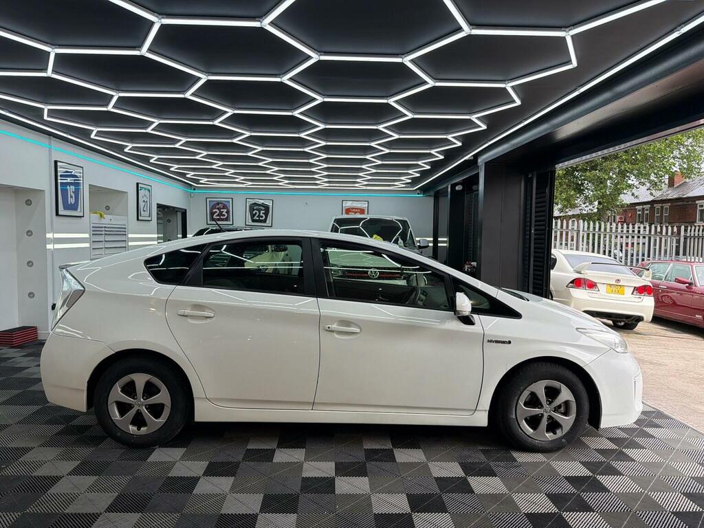Toyota Prius 1.8 Vvti Business Edition Cvt 2018 Silver #9