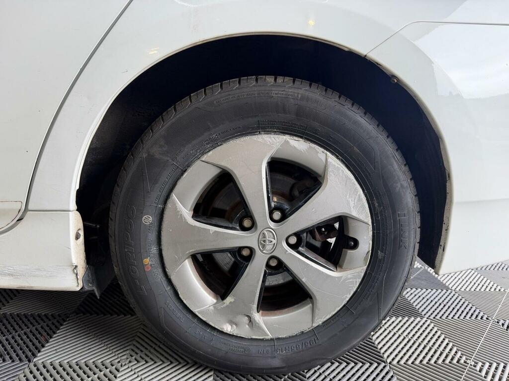 Toyota Prius 1.8 Vvti Business Edition Cvt 2018 Silver #25