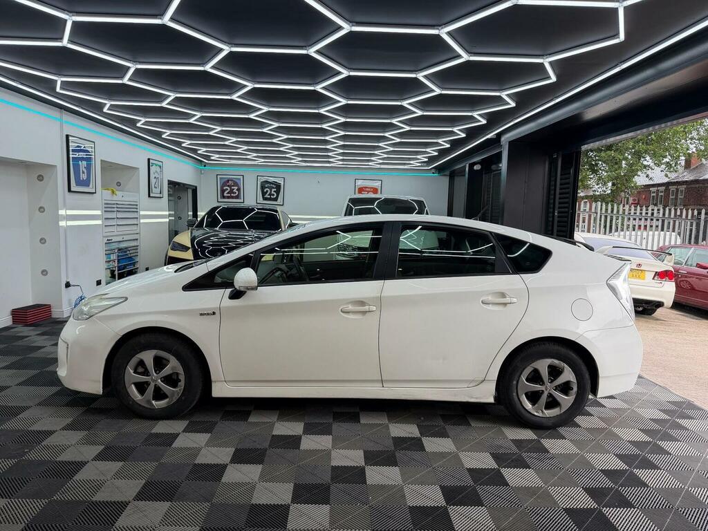 Toyota Prius 1.5 Cvt White #6