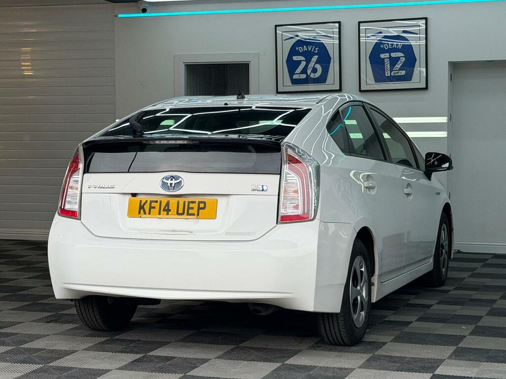 Toyota Prius 1.8 Vvti Business Edition Cvt 2018 Silver #11