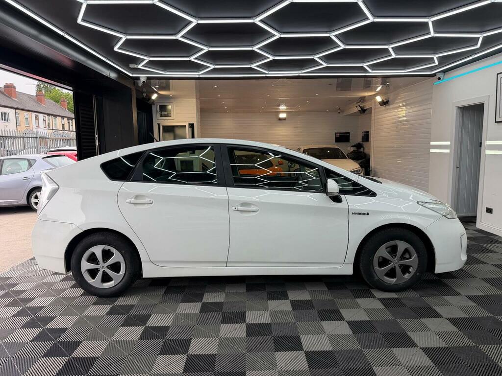 Toyota Prius 1.8 Vvti Business Edition Cvt 2018 Silver #10