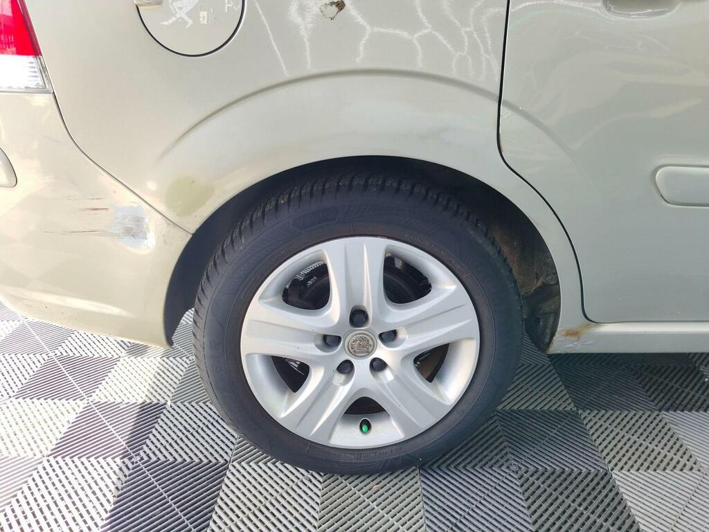 Vauxhall Zafira #26