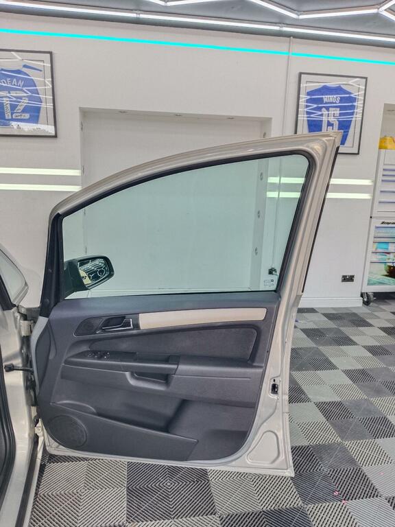 Vauxhall Zafira #23