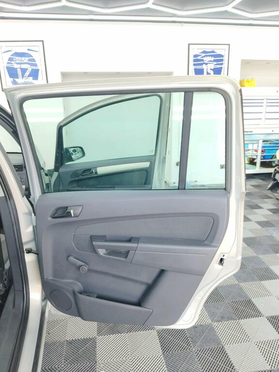 Vauxhall Zafira #22