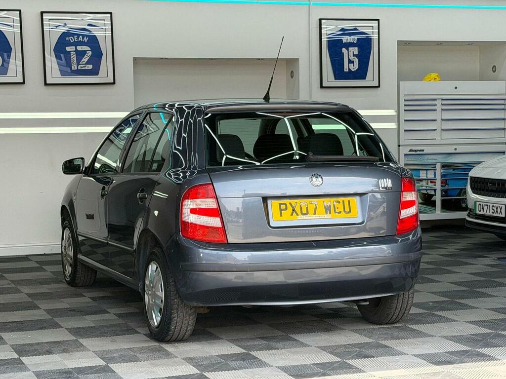 Skoda Fabia Hatchback 1.4 16V Ambiente 200707 Grey #4