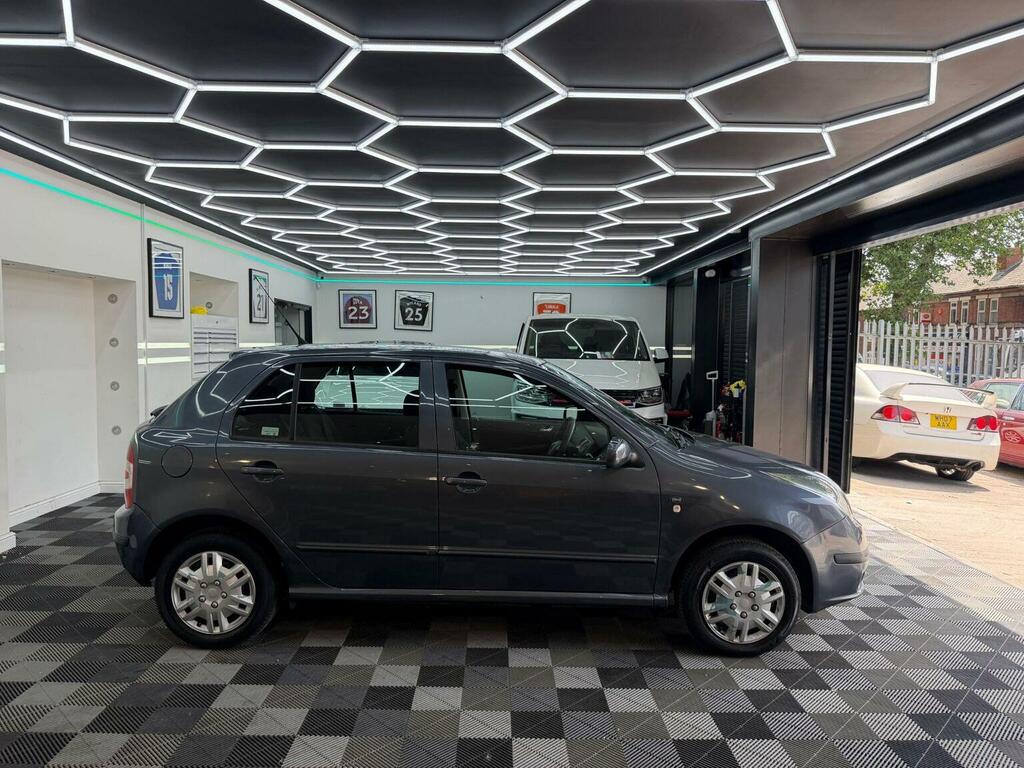 Skoda Fabia Hatchback 1.4 16V Ambiente 200707 Grey #6