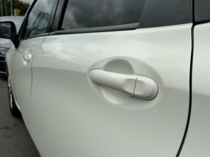 Nissan Note Hatchback 1.5 Dci Tekna Euro 5 Ss 201414 White #28