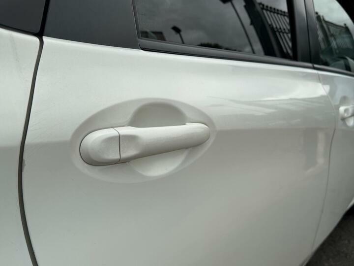 Nissan Note Hatchback 1.5 Dci Tekna Euro 5 Ss 201414 White #25