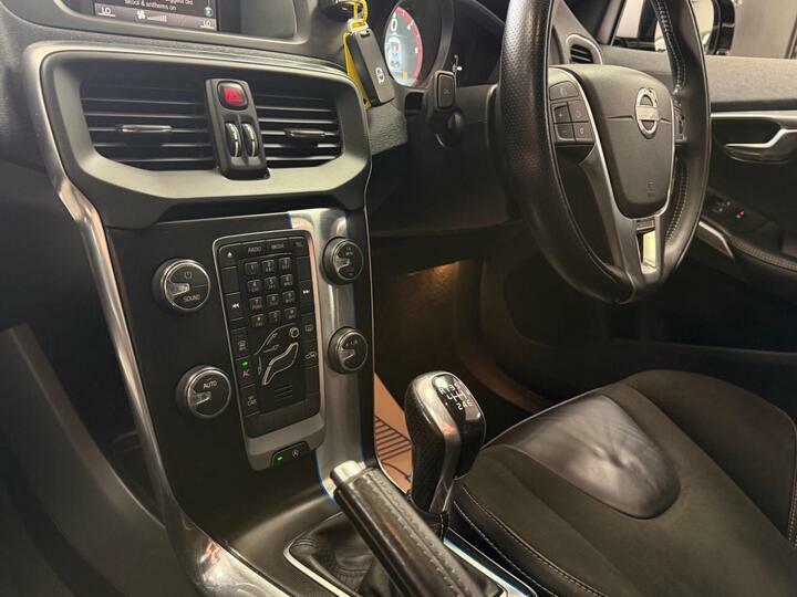 Volvo V40 T3 R-design Nav Blue #10