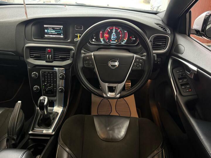 Volvo V40 T3 R-design Nav Blue #27