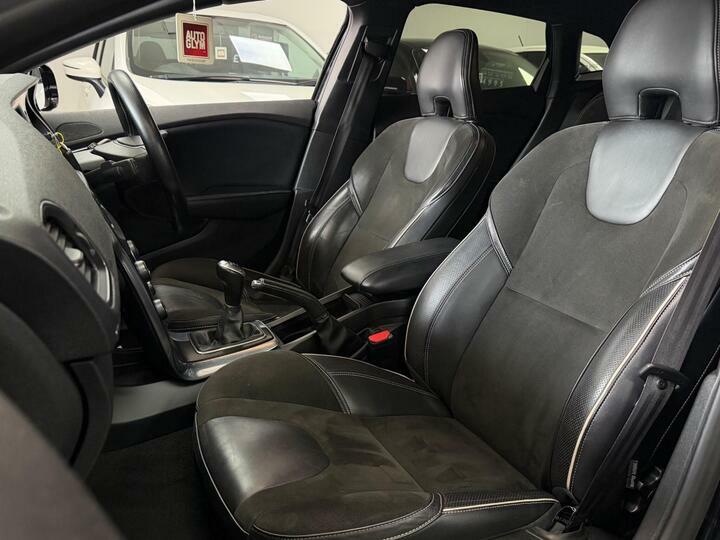 Volvo V40 T3 R-design Nav Blue #28