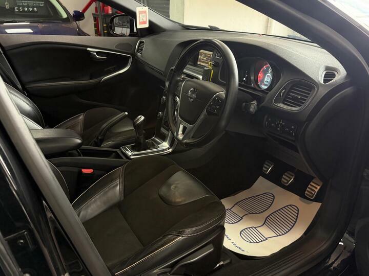 Volvo V40 T3 R-design Nav Blue #13
