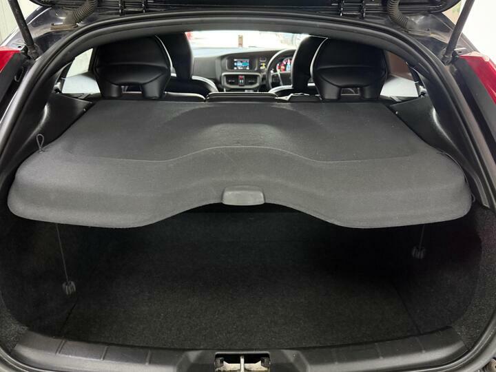 Volvo V40 T3 R-design Nav Blue #25