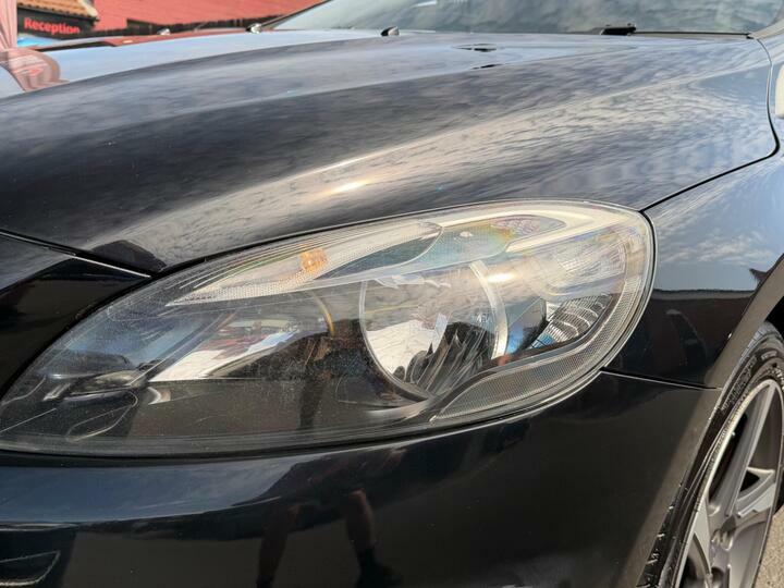 Volvo V40 T3 R-design Nav Blue #31