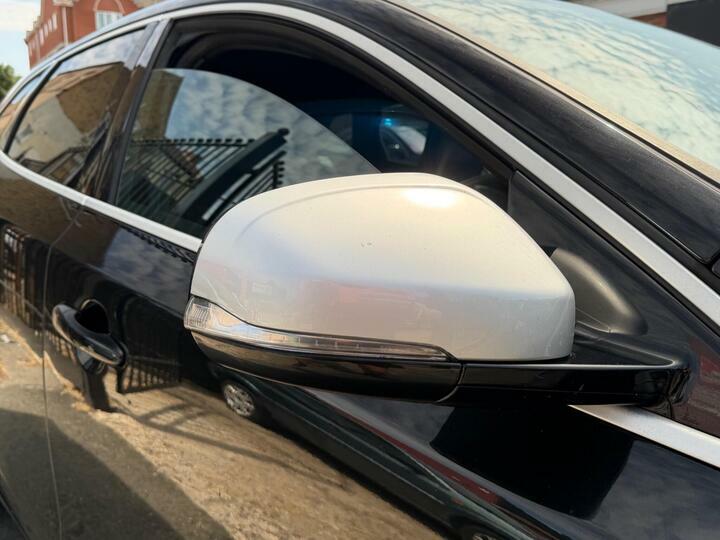 Volvo V40 T3 R-design Nav Blue #24