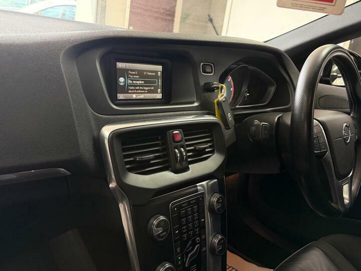 Volvo V40 T3 R-design Nav Blue #45
