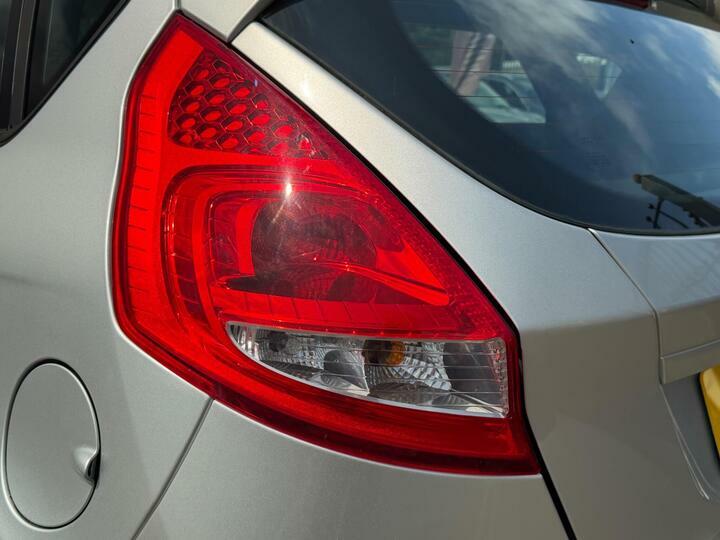 Ford Fiesta 1.6 Tdci Econetic Dpf Titanium Silver #36