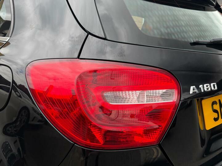Mercedes-Benz A Class Hatchback 2.1 A220 Cdi Amg Night Edition 7G-dct White #18