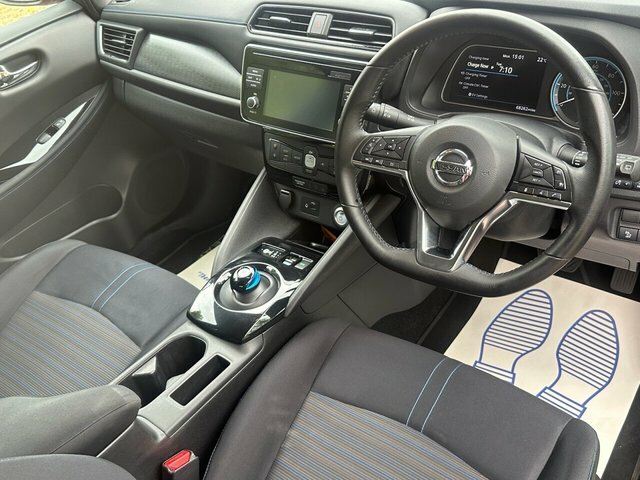 Nissan Leaf Acenta Hatchback SO68ZWG Red #2