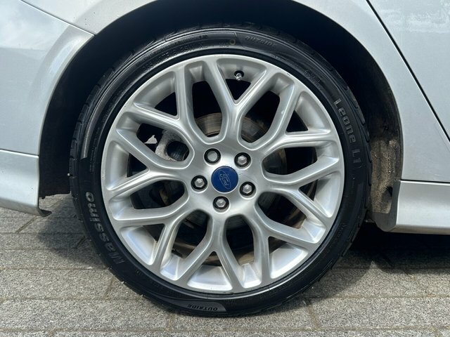 Ford Focus Tdci Zetec S Hatchback FL15WWA Silver #3