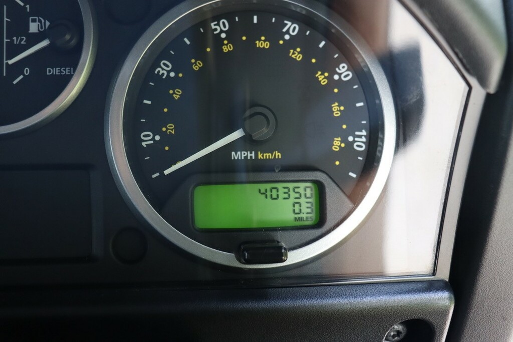 Land Rover Defender 90 90 2.2 Tdci County Station Wagon Green #25