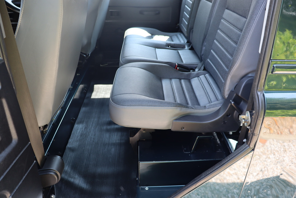 Land Rover Defender 130 Td Cc White #8