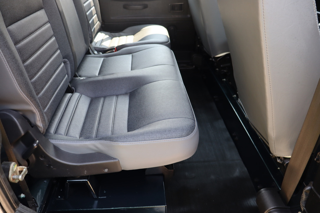 Land Rover Defender 130 Td Cc White #7