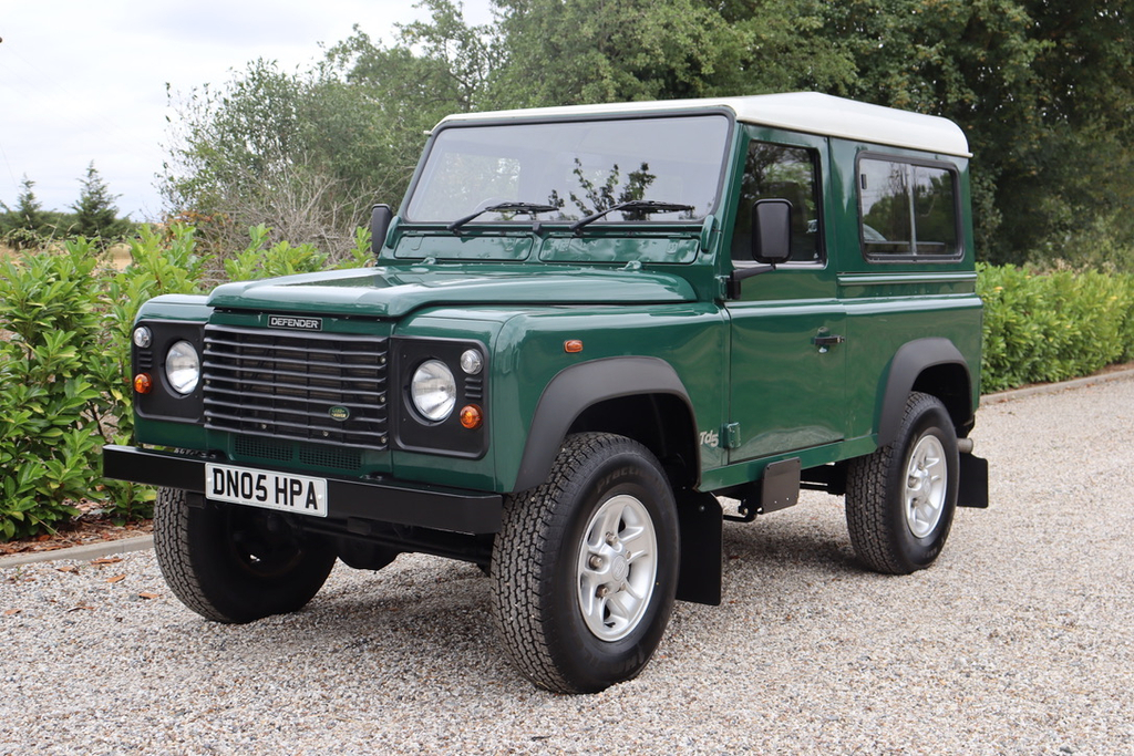 Land Rover Defender 90 2.5L Null Black #18